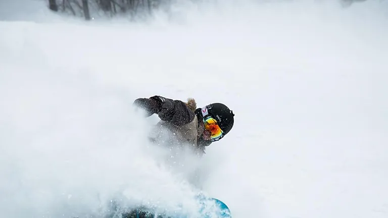 粉雪一米深是什么体验，第一视角带你摔