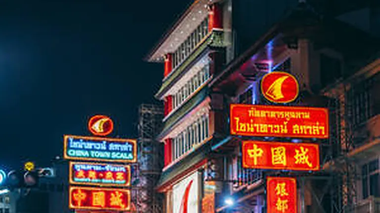 翻出来的老片子，画质糊但气氛是现在拍不出来的
